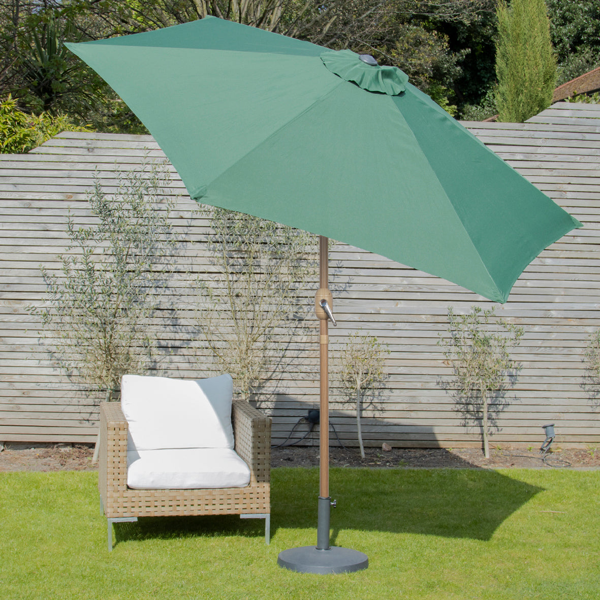 2.7m Tilting Garden Parasol Umbrella – Dark Green with Wooden Pole – UV Resistant Outdoor Shade