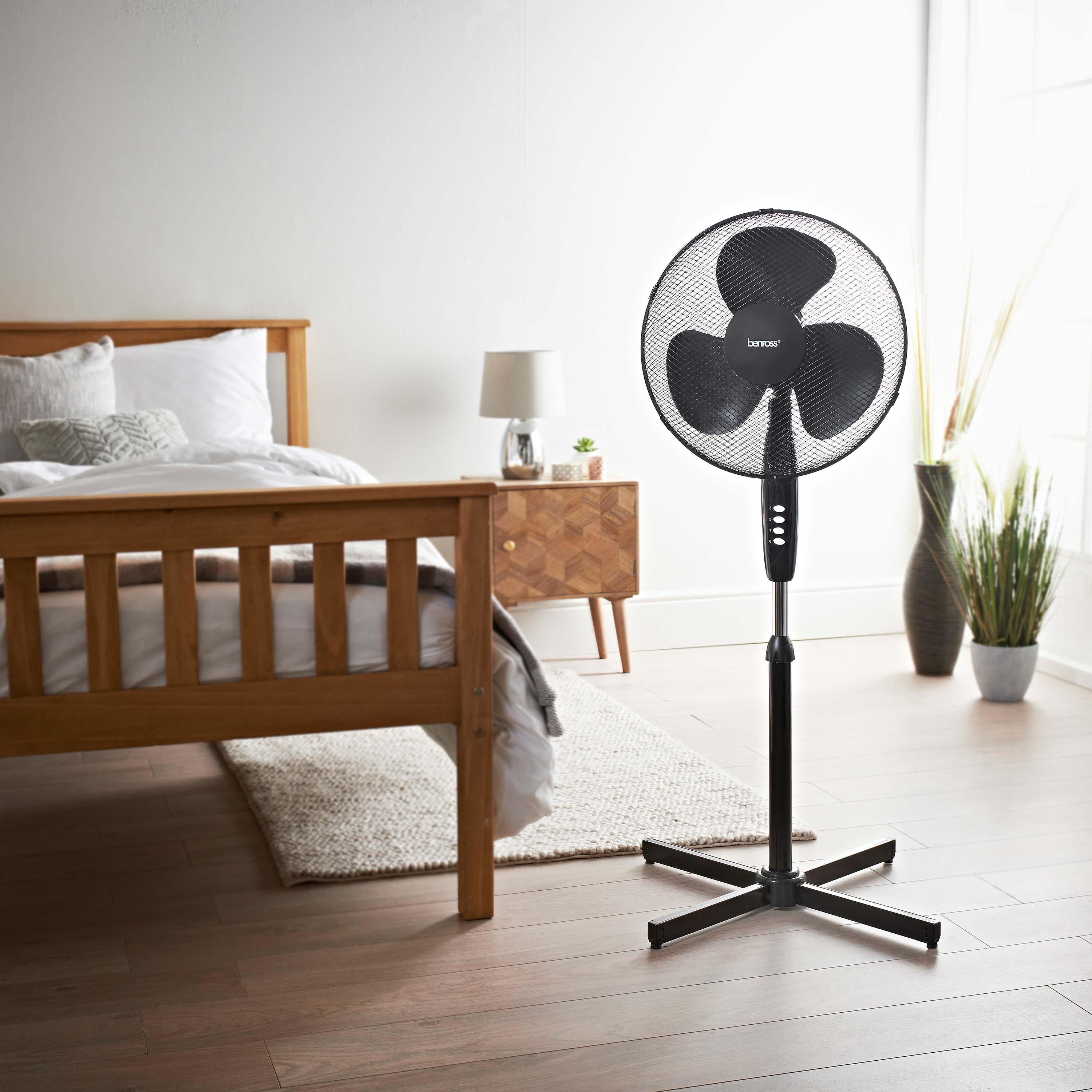 16" Oscillating Stand Fan - Black