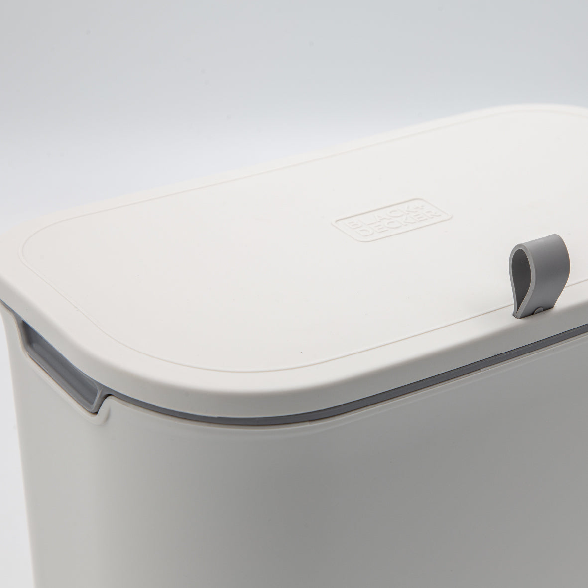 7.6L Hanging Cupboard Bin